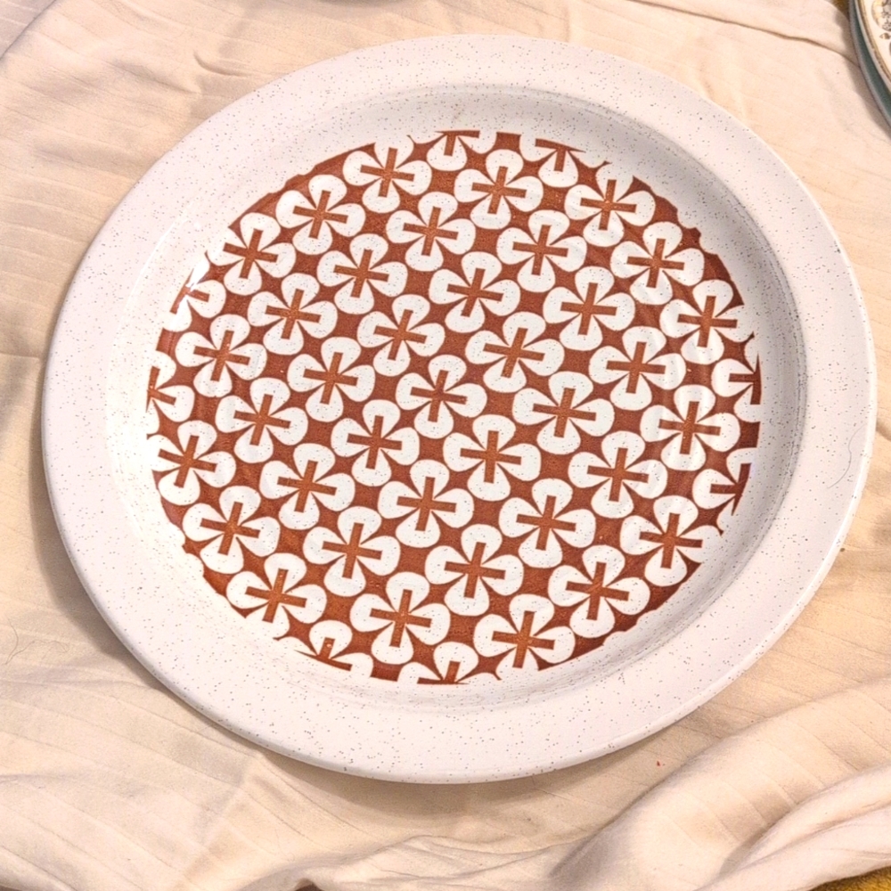 J & G Meakin studio stone petite fleur dinner plate